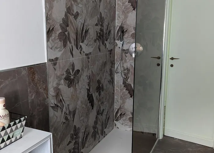 Isolina 63 *